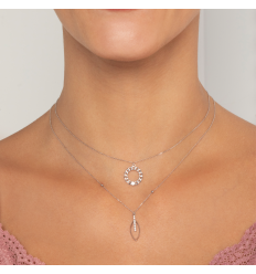 Colgante circular en oro blanco 18 quilates con un diamante