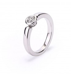 Solitaire ring 1 diamond set in round 18 carat white gold